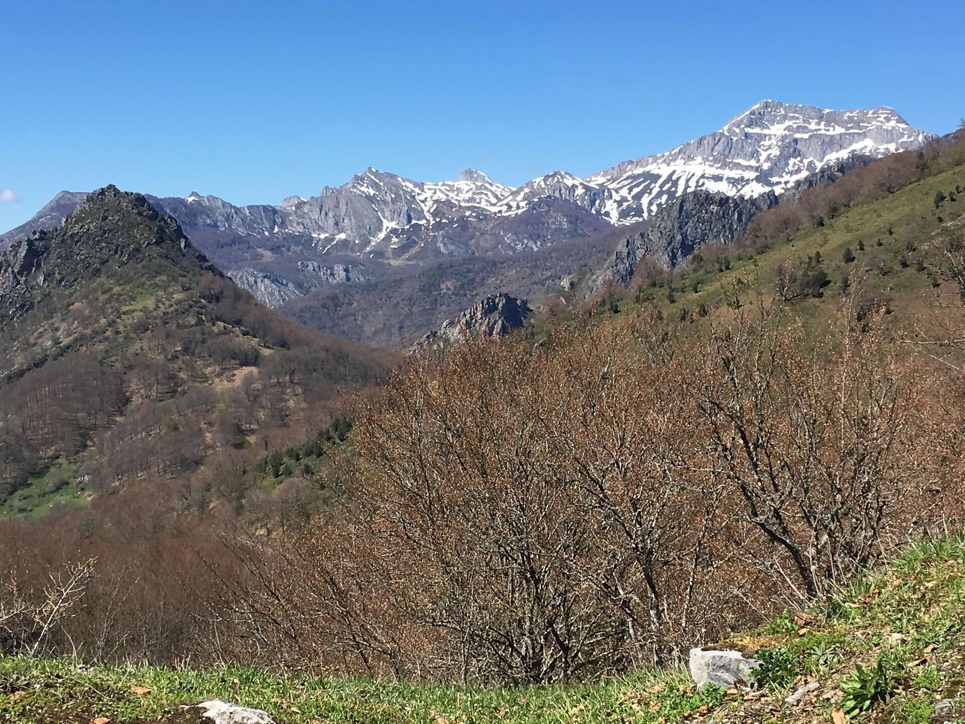 Towering mountains along the Cares River trail.