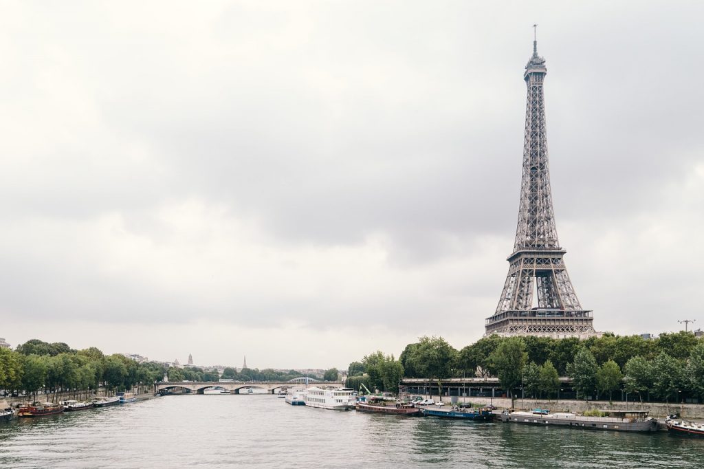 Travel scams in Europe: Paris