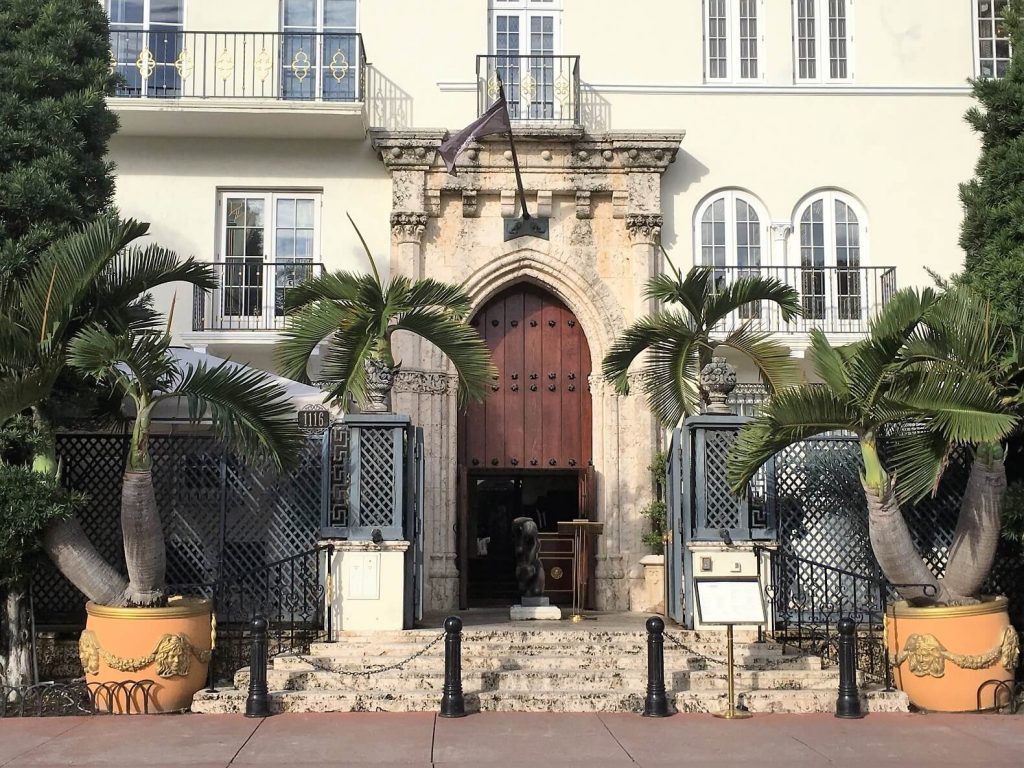 Gianni Versace villa on South Beach - Miami Beach walk