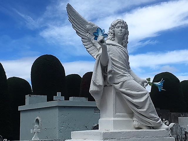 statue Sara Braun cemetery