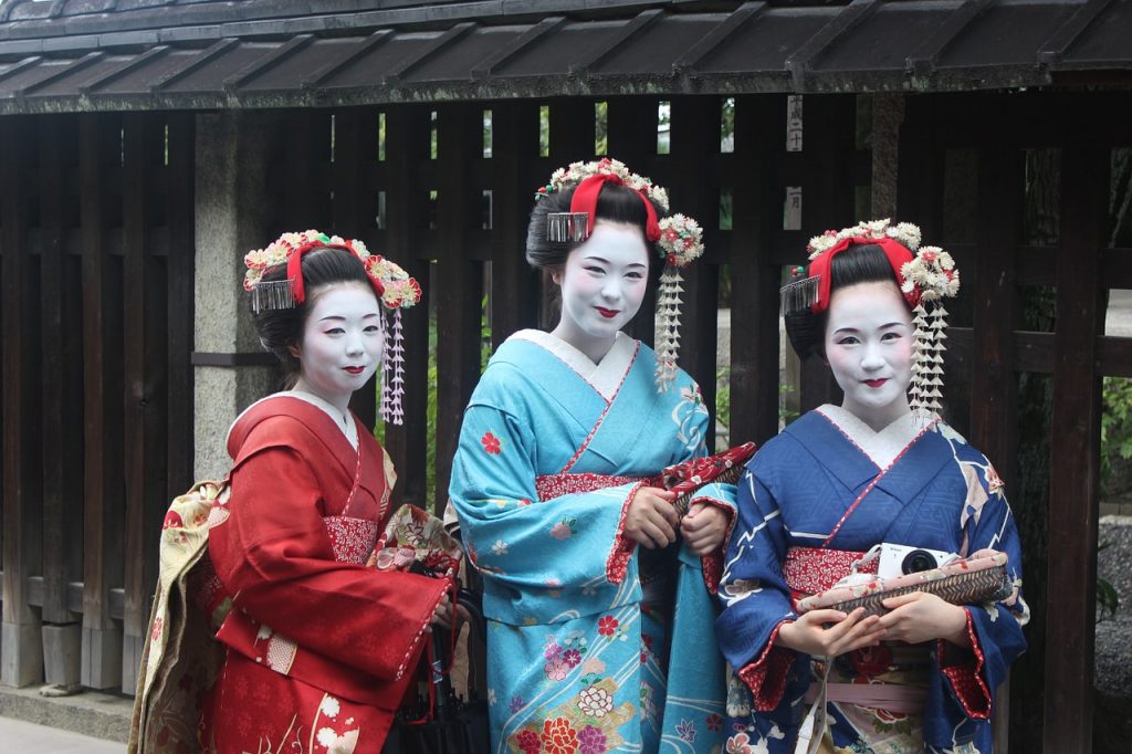 Travel addict loves Japan and geisha