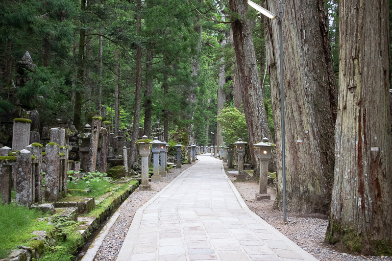 Okunoin cemetery japan cemetery