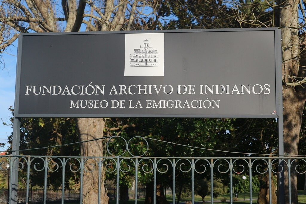 plaque of the emigration museum in Asturias
