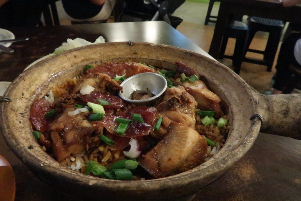 Heun Kee clay pot chicken rice 