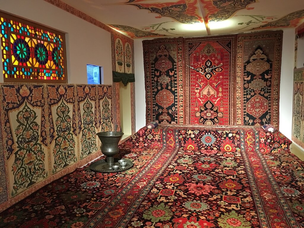 Totally carpeted room, Carpet Museum