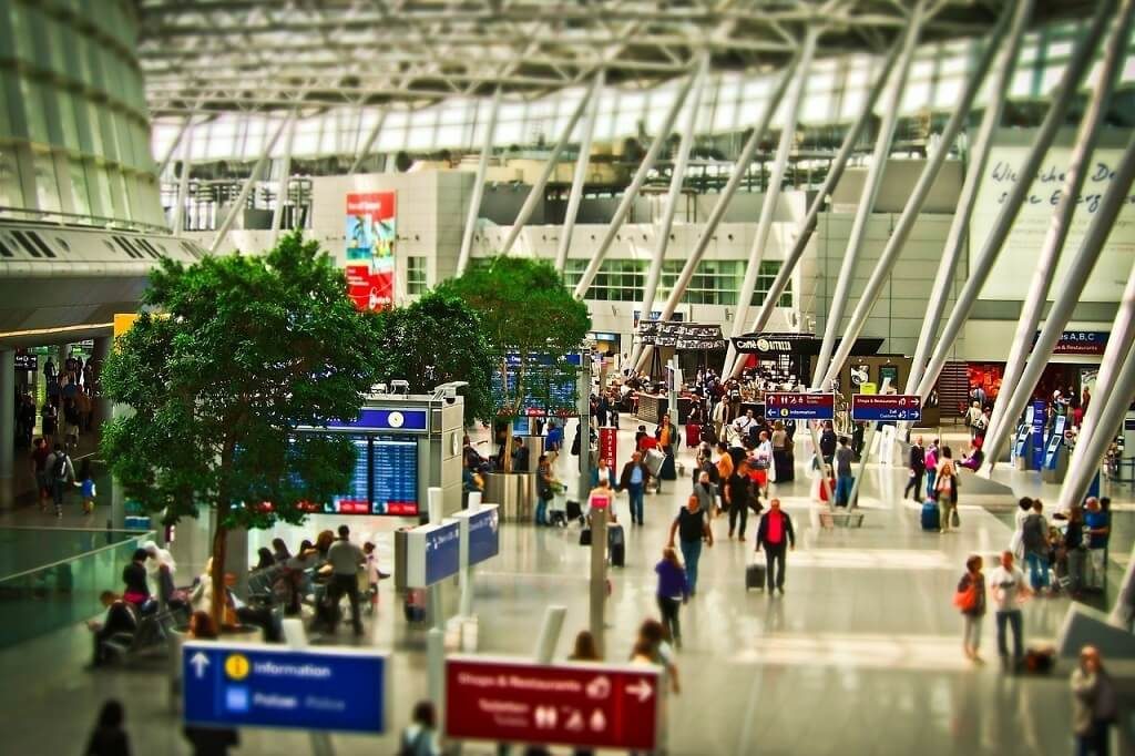 busy airport terminals 