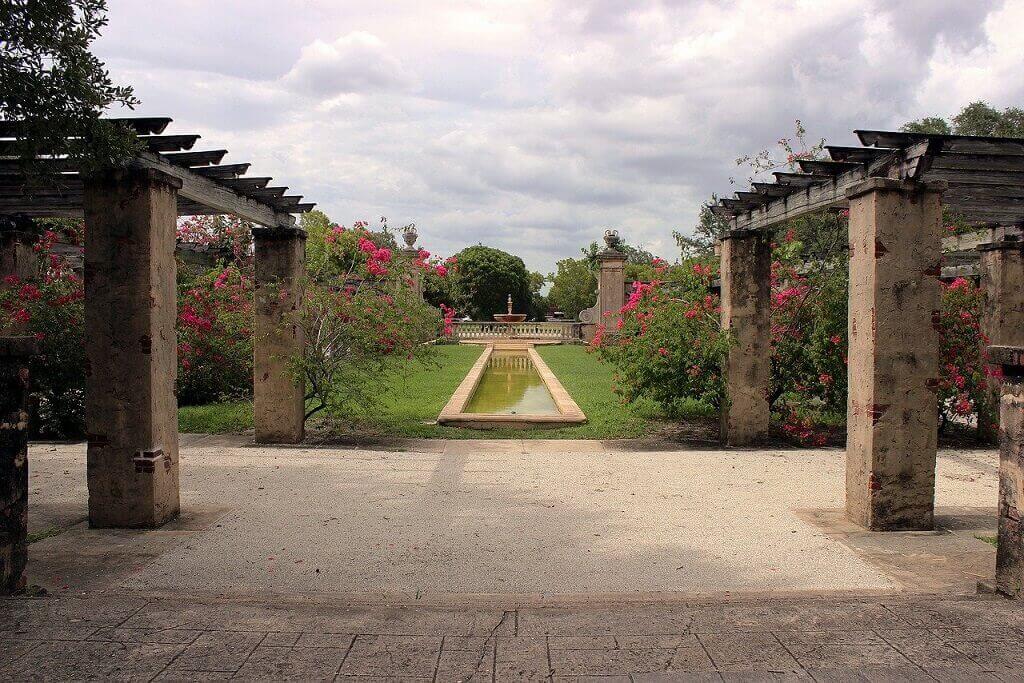 Entrance to Coral Gables.