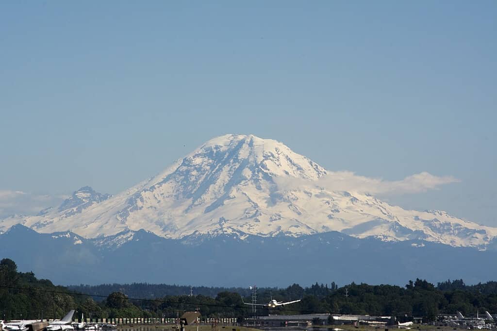 Mount Rainier, a great place to visit one a day tour from Seattle.