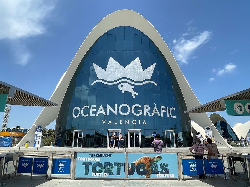 Entrance to Oceanografic in Valencia, a must see on your 2-day Valencia itinerary