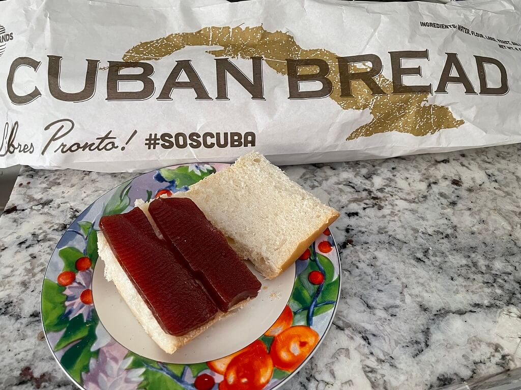 Pan con timba. Cuba's typical food with a unique history