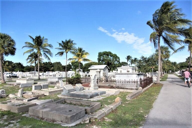 FAMOUS CEMETERIES OF THE UNITED STATES