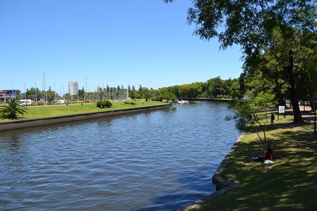 lake in Buenos Aires park