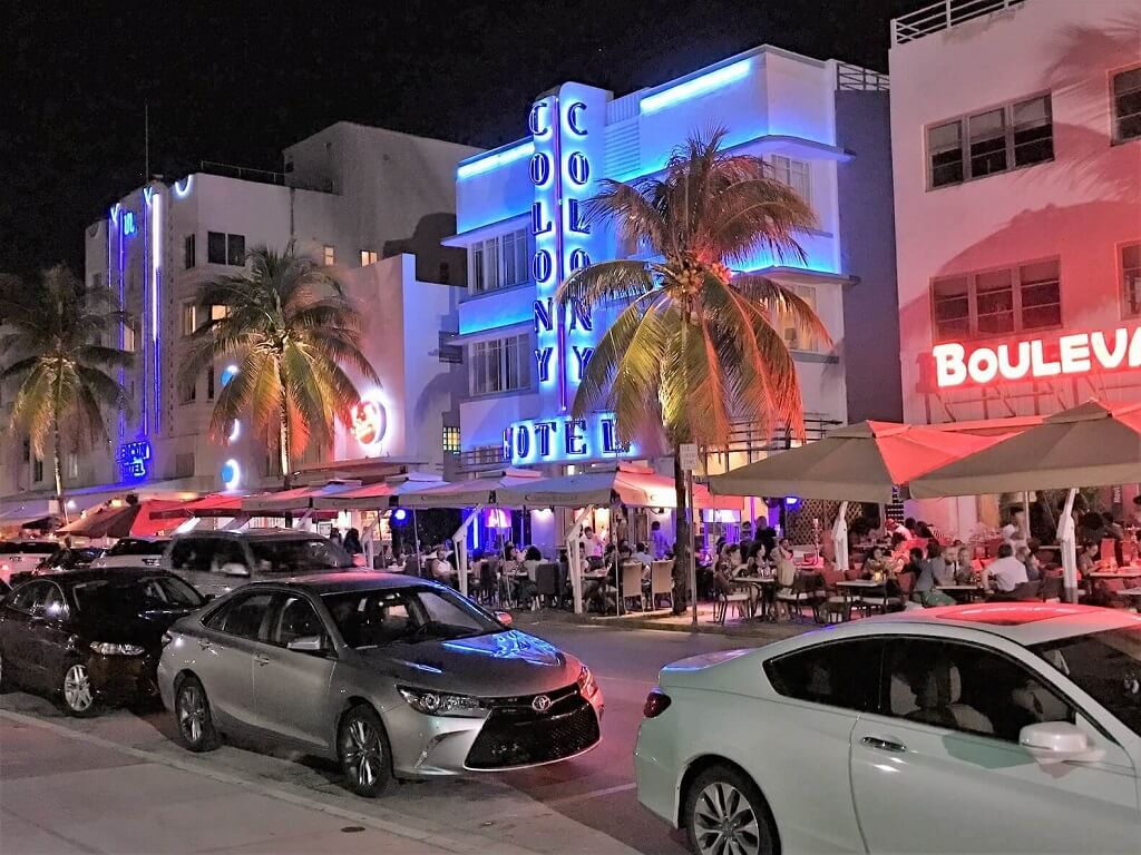 Souuth Beach Miami's Ocean Drive.