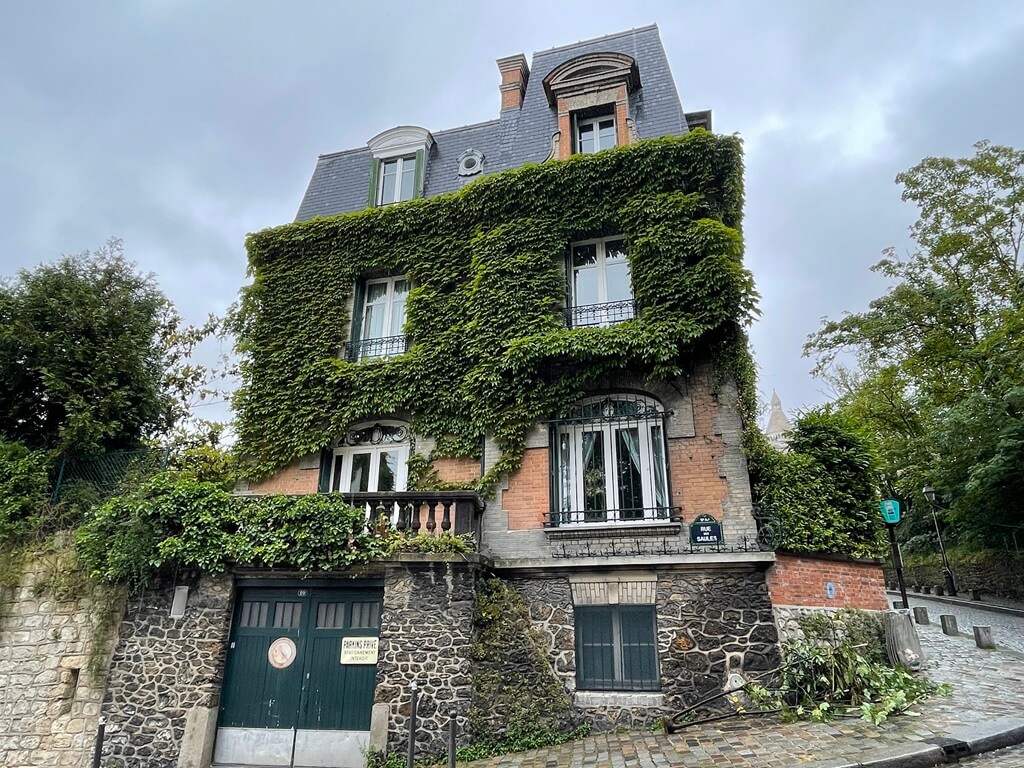 cottage in the Montmartre neighborhood