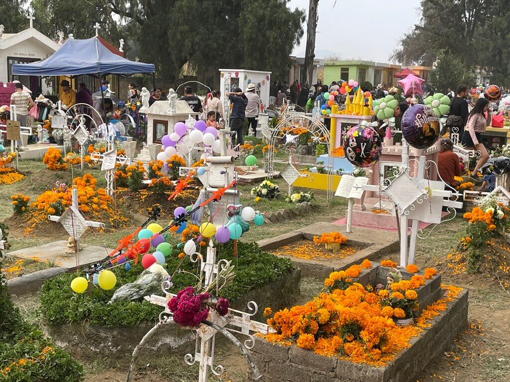 Cemetery celebrating Day of the Dead in Mexico City