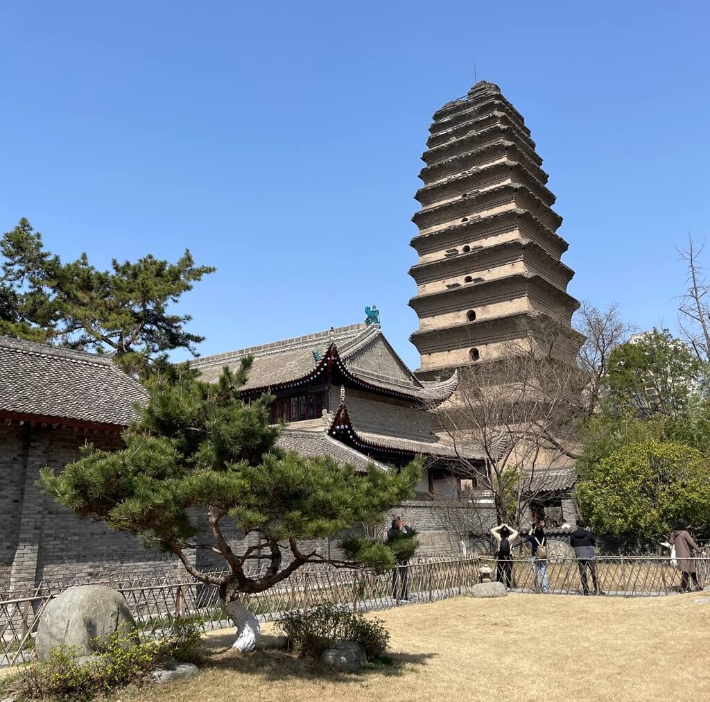 Little Wild Goose Pagoda is one of thethings to see in Xi'an