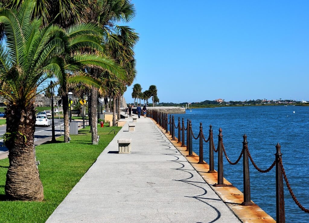 Matanzas's seaside promenade is one of the short day trips from Havana